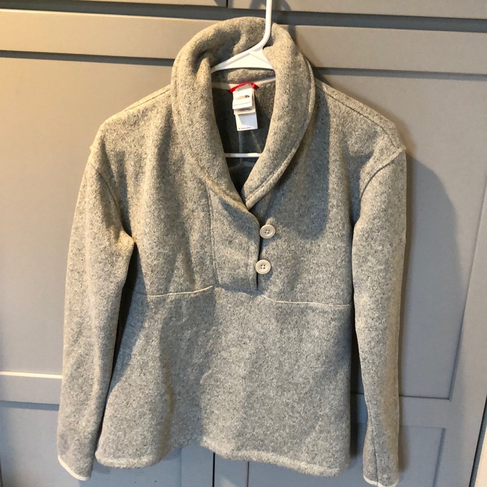 Women’s Northface sweater